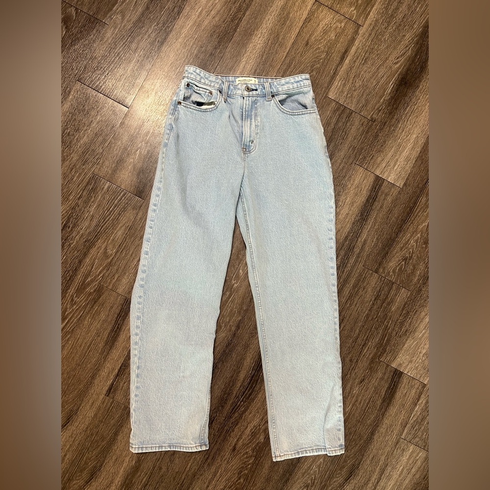 Abercrombie & Fitch Vintage Straight High Rise Jeans in Light Blue 28L